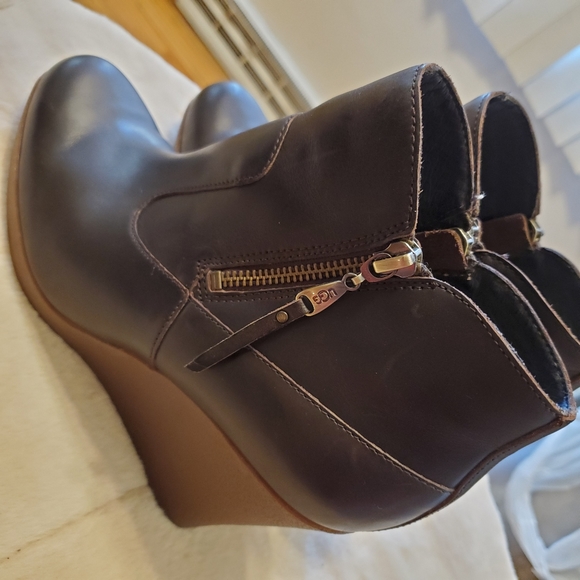 UGG Australia Brown Meredith boots SZ 8.5 - Picture 2 of 7